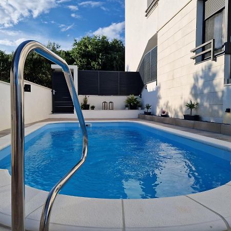 Apartman Marcelina 1 With Private Pool Трогир Экстерьер фото