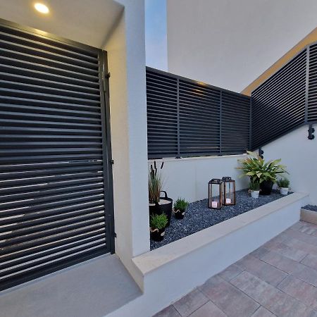 Apartman Marcelina 1 With Private Pool Трогир Экстерьер фото