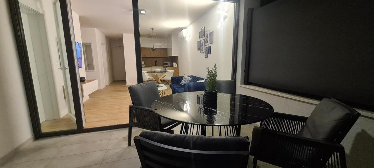 Apartman Marcelina 1 With Private Pool Трогир Экстерьер фото