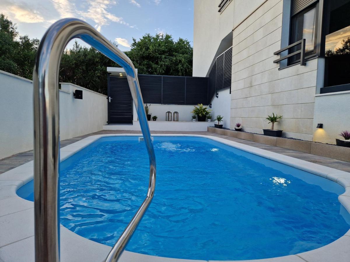 Apartman Marcelina 1 With Private Pool Трогир Экстерьер фото