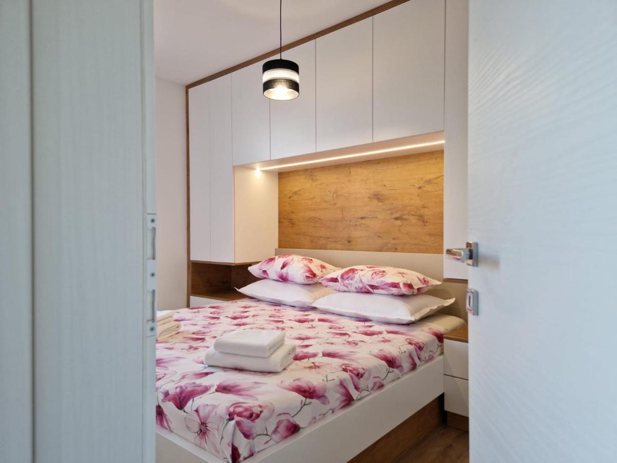 Apartman Marcelina 1 With Private Pool Трогир Экстерьер фото